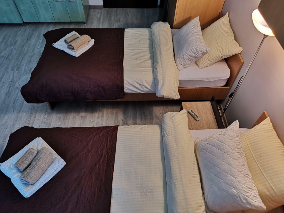 Central Studio 胡内多阿拉 外观 照片