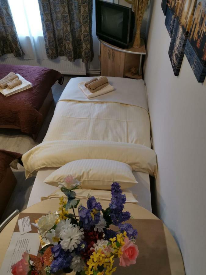 Central Studio 胡内多阿拉 外观 照片